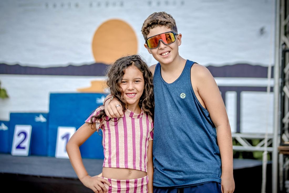 Crianças no pódio da Corrida Kids