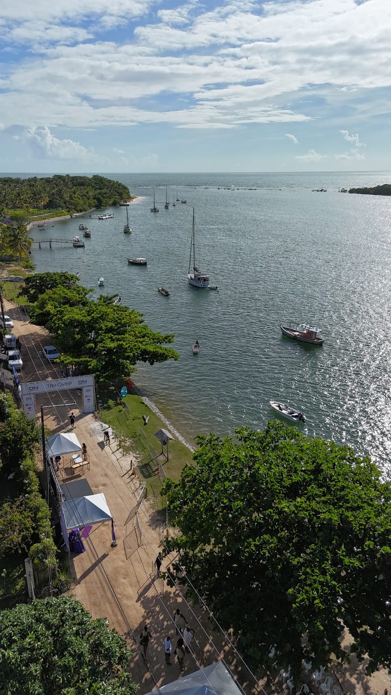 Vista aérea da Vila de Santo André com o arco de chegada do TRIIICAMP